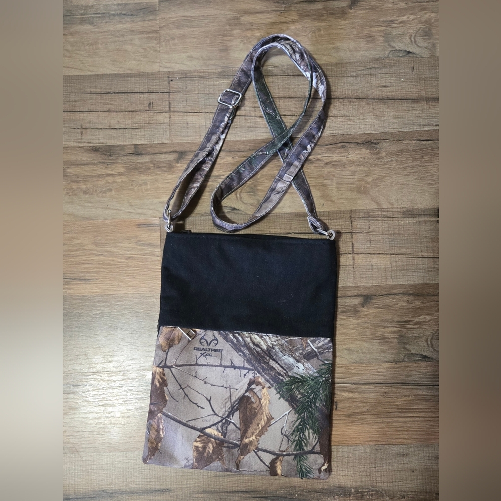 REALTREE CAMO  Crossbody Handbag Like NEW